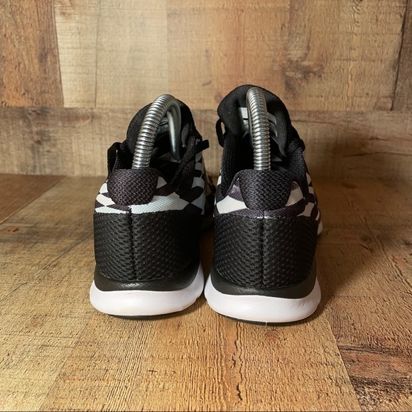 Nike Women in Season Trainer Size 6 Running Shoes - Picture 4 of 8